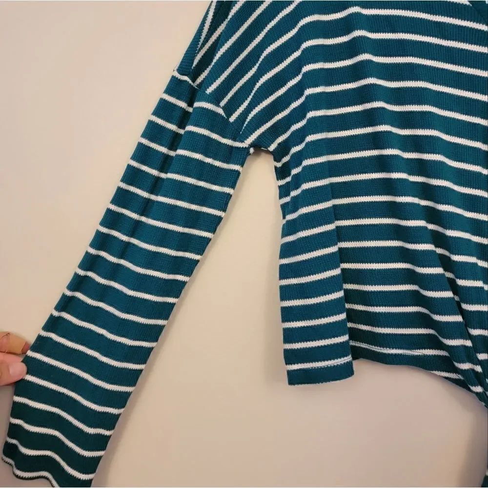 Good Luck Gem Cropped Top - Picture 4 of 4